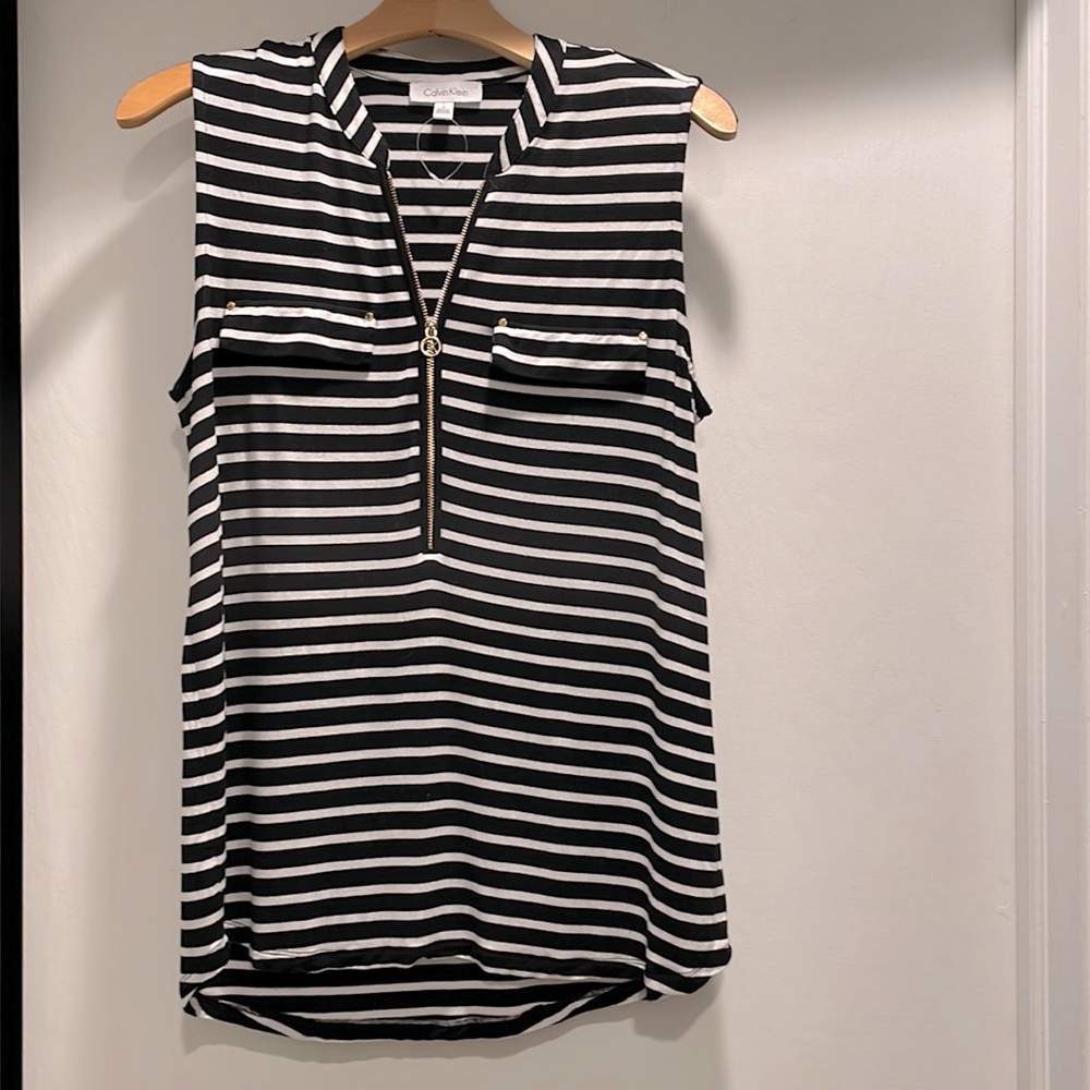 Calvin Klein dark blue and off white sleeveless blouse, size M, gold accents